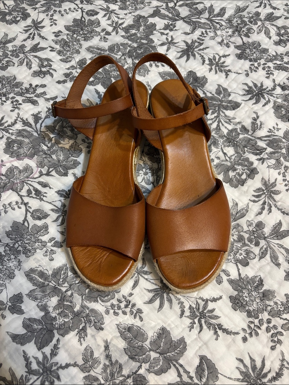 Bertuchi Women's Brown Leather Ankle-Strap Sandals